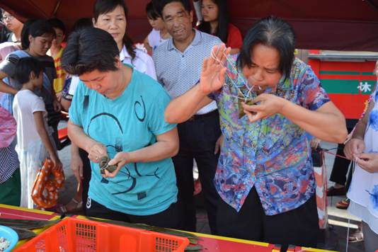 2017年5月30日,B体育文化馆和B体育宝城在宝城商业广场举行中国文化遗产日暨我们的节日:端午主题活动4.JPG
